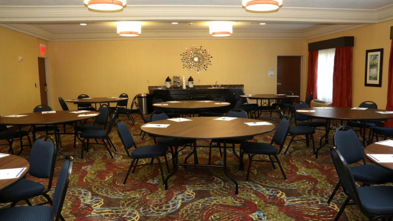 Holiday Inn Express Hotel & Suites Saginaw By Ihg Экстерьер фото