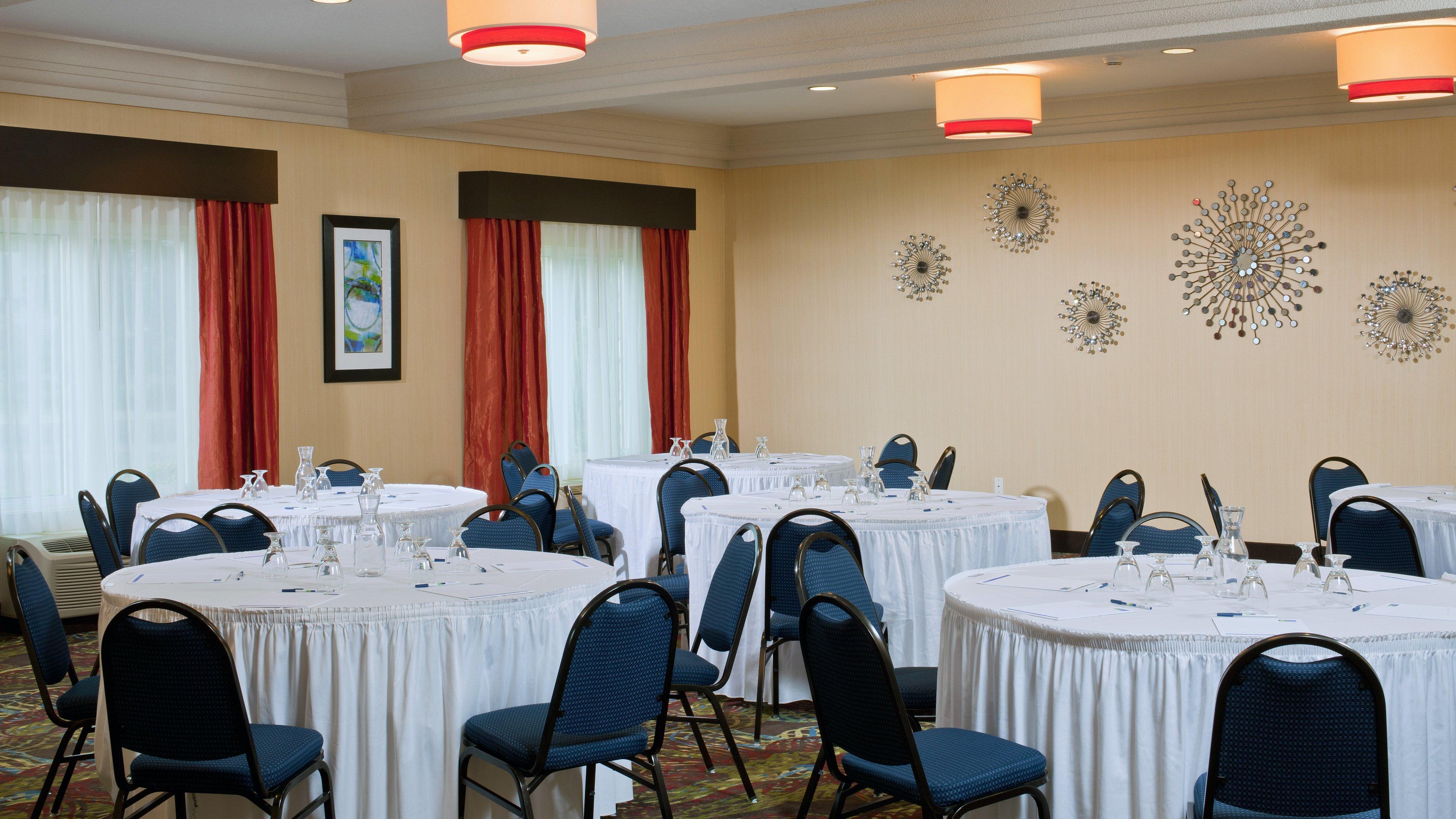Holiday Inn Express Hotel & Suites Saginaw By Ihg Экстерьер фото