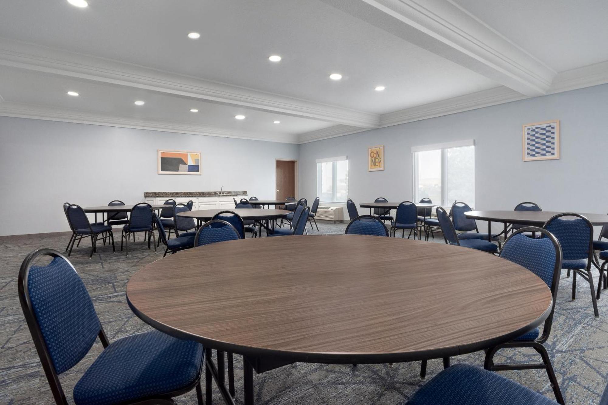 Holiday Inn Express Hotel & Suites Saginaw By Ihg Экстерьер фото